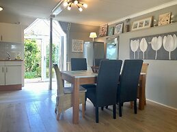Spacious 6-person Holiday Home Dijkrose Close to the Lauwersmeer