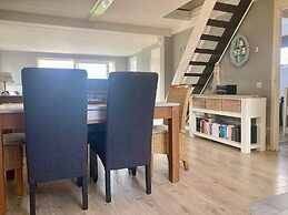 Spacious 6-person Holiday Home Dijkrose Close to the Lauwersmeer