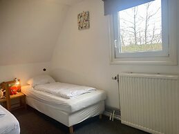 Spacious 6-person Holiday Home Dijkrose Close to the Lauwersmeer