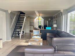 Spacious 6-person Holiday Home Dijkrose Close to the Lauwersmeer