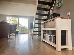 Spacious 6-person Holiday Home Dijkrose Close to the Lauwersmeer