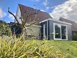 Spacious 6-person Holiday Home Dijkrose Close to the Lauwersmeer