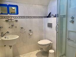 Spacious 6-person Holiday Home Dijkrose Close to the Lauwersmeer