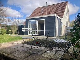 Spacious 6-person Holiday Home Dijkrose Close to the Lauwersmeer