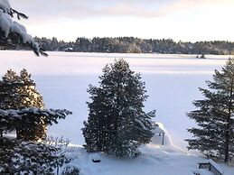 Muskoka Lakeshore Cottage Bliss
