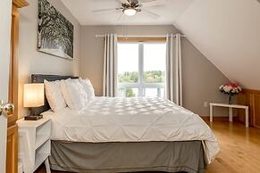 Muskoka Lakeshore Cottage Bliss