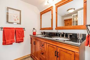 Muskoka Lakeshore Cottage Bliss