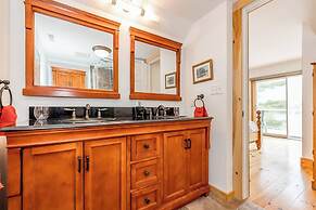 Muskoka Lakeshore Cottage Bliss