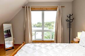 Muskoka Lakeshore Cottage Bliss