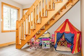 Muskoka Lakeshore Cottage Bliss