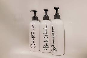 Muskoka Lakeshore Cottage Bliss