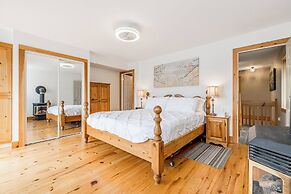 Muskoka Lakeshore Cottage Bliss