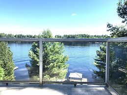 Muskoka Lakeshore Cottage Bliss