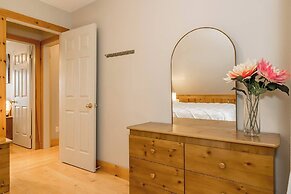 Muskoka Lakeshore Cottage Bliss