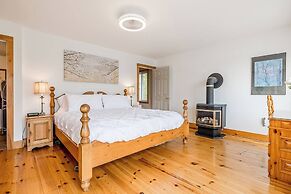 Muskoka Lakeshore Cottage Bliss