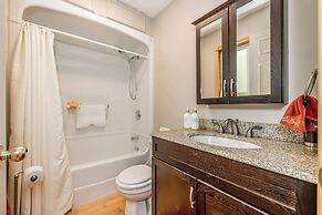 Muskoka Lakeshore Cottage Bliss