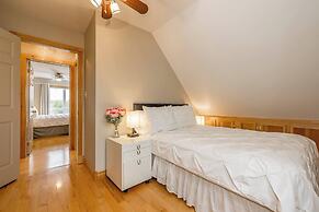 Muskoka Lakeshore Cottage Bliss