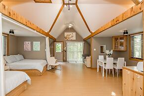 Muskoka Lakeshore Cottage Bliss