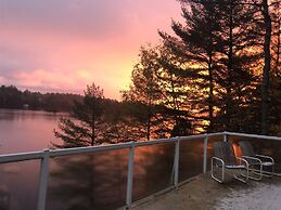 Muskoka Lakeshore Cottage Bliss