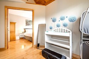 Muskoka Lakeshore Cottage Bliss