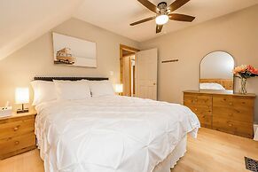 Muskoka Lakeshore Cottage Bliss