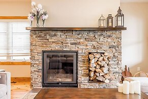 Muskoka Lakeshore Cottage Bliss