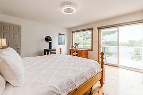 Muskoka Lakeshore Cottage Bliss