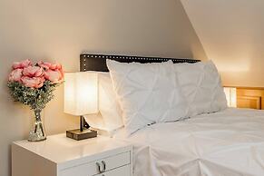 Muskoka Lakeshore Cottage Bliss