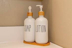 Muskoka Lakeshore Cottage Bliss