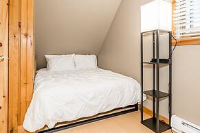 Muskoka Lakeshore Cottage Bliss