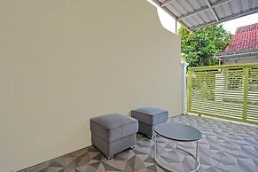 SPOT ON 92669 Guesthouse Prima SyariahNearGPdI Anugerah