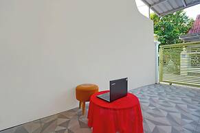 SPOT ON 92669 Guesthouse Prima SyariahNearGPdI Anugerah