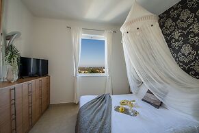 Artdeco Luxury Suites