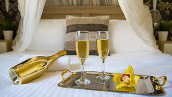 Artdeco Luxury Suites