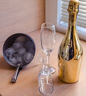 Artdeco Luxury Suites