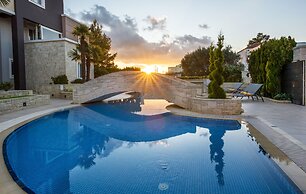 Artdeco Luxury Suites