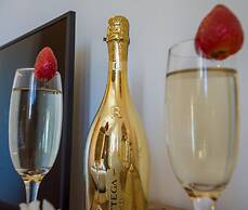 Artdeco Luxury Suites