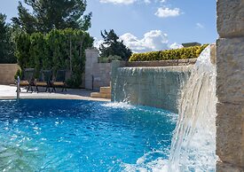 Artdeco Luxury Suites