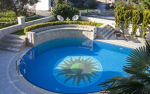 Artdeco Luxury Suites