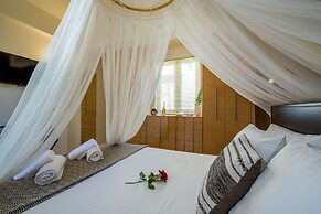 Artdeco Luxury Suites