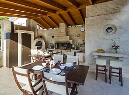 Artdeco Luxury Suites