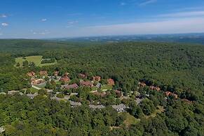 Swiss Mtn Condo: 3 Mi to Seven Springs Resort