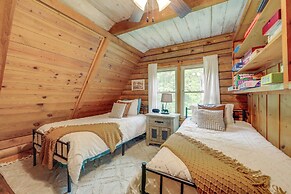 Hot Tub, Fire Pit: Waynesville Getaway Near Hiking