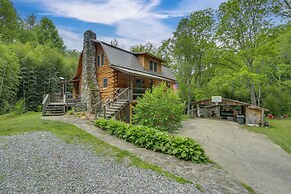 Hot Tub, Fire Pit: Waynesville Getaway Near Hiking