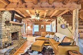 Waynesville Cabin w/ Grill, Fire Pit, & Hot Tub!