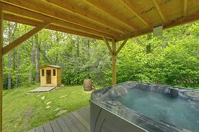 Hot Tub, Fire Pit: Waynesville Getaway Near Hiking