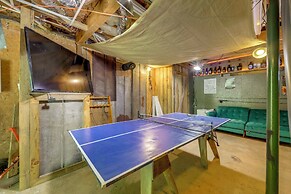 Hot Tub, Fire Pit: Waynesville Getaway Near Hiking