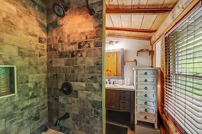 Hot Tub, Fire Pit: Waynesville Getaway Near Hiking