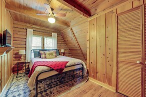 Hot Tub, Fire Pit: Waynesville Getaway Near Hiking