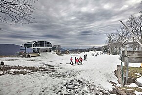 Ski-in Ski-out Wintergreen Condo w/ Balcony